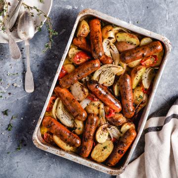 נקניקיות צמחוניות ותפוחי אדמה בתנור