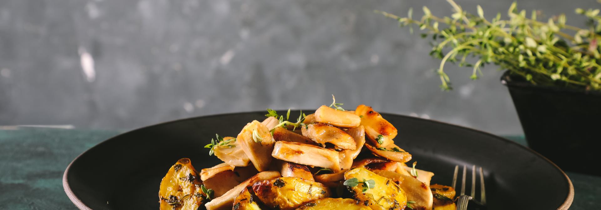 נתחי סויה דמוי עוף מוקפצים עם תפוחי אדמה