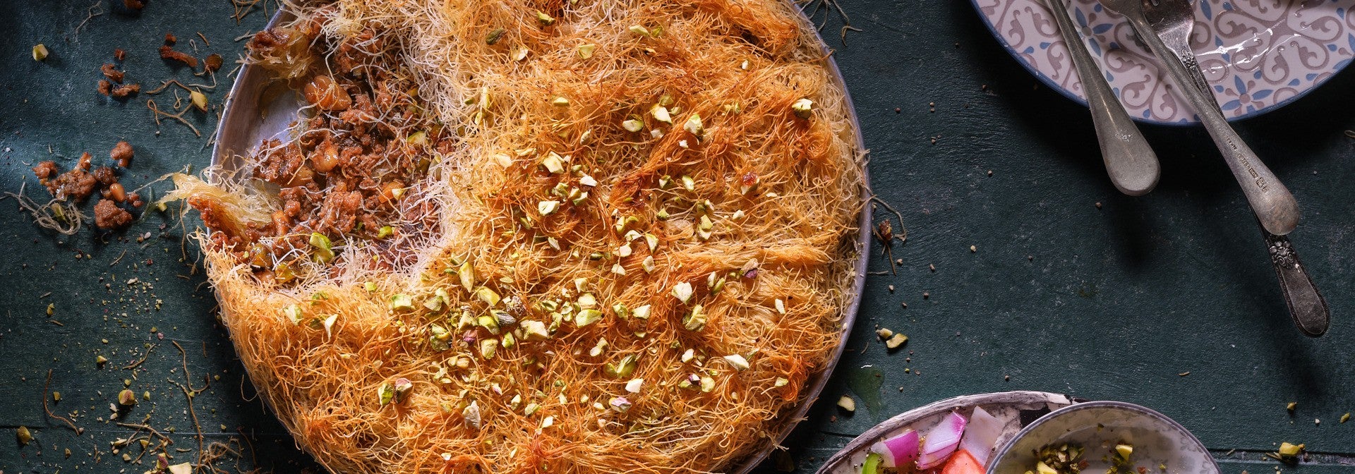 כנאפה מלוחה עם SENSATIONAL MINCE טחון צמחוני, פיצוחים וטחינה