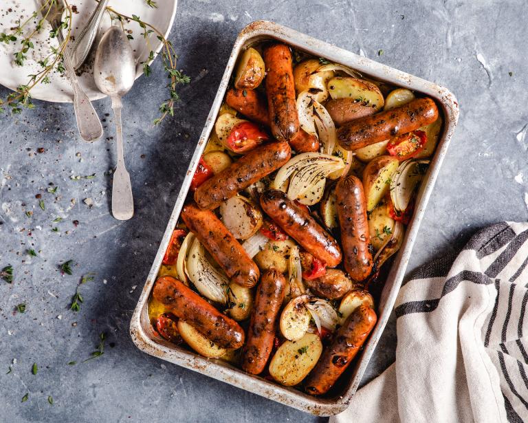 נקניקיות צמחוניות ותפוחי אדמה בתנור