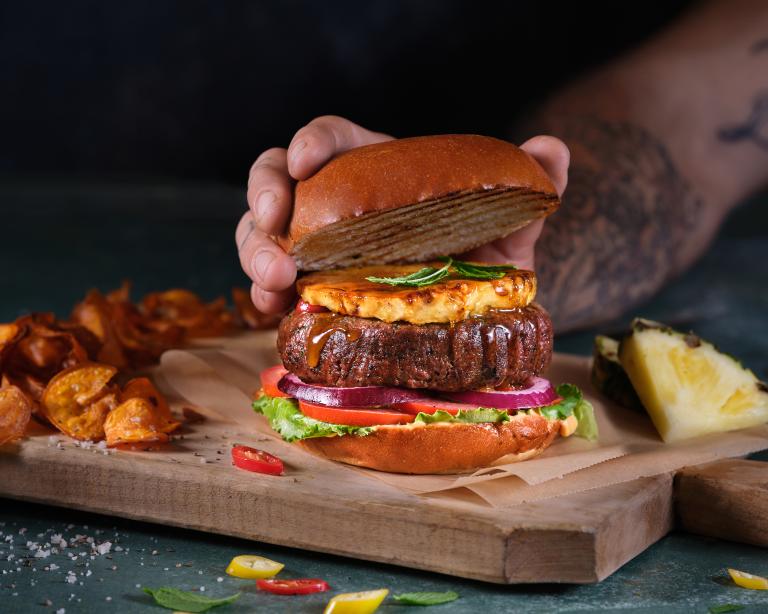 בורגר צמחוני בסגנון הוואי