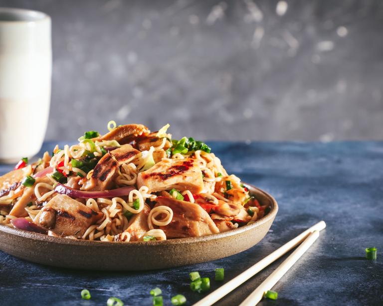 מוקפץ עם נתחי סויה דמוי עוף