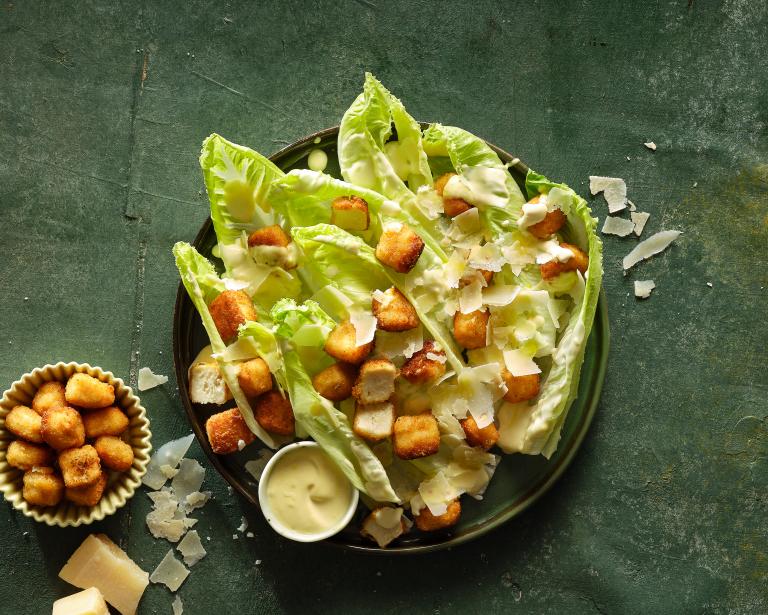 סלט קיסר עם טופו קראנצ'ים