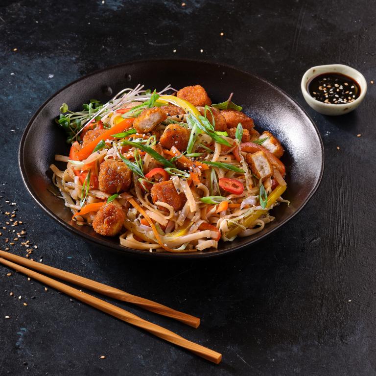 מוקפץ טופו קראנצ'ים פיקנטי ברוטב משגע