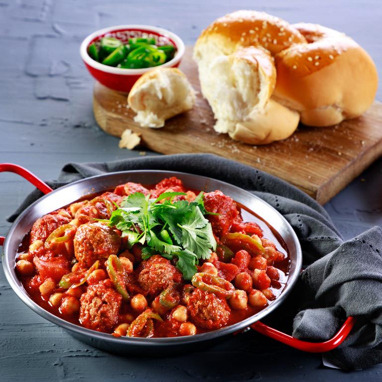 מיטבולס צמחוניות עם גרגירי חומוס ברוטב חריף אדום