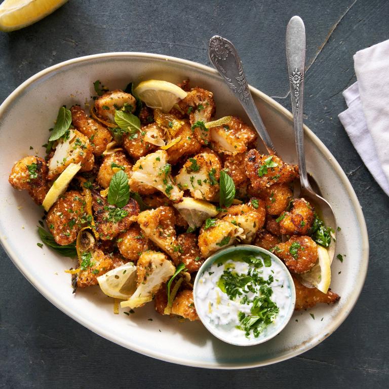 חטיפי כרובית מוקפצים בלימון, שום ופטרוזיליה | טבעול