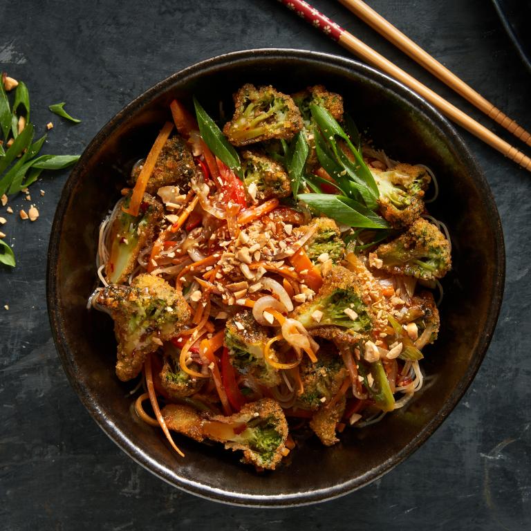 מוקפץ אסייתי עם חטיפי ברוקולי | טבעול