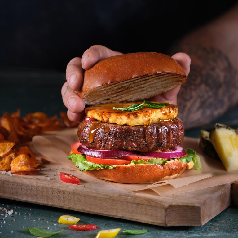 בסגנון הוואי SENSATIONAL BURGER