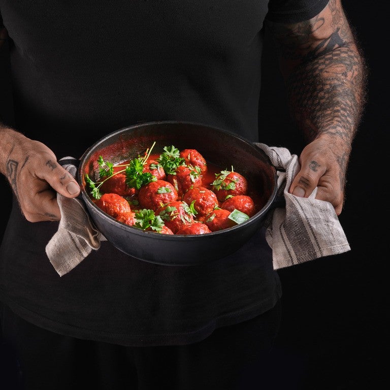 קציצות של בית עם SENSATIONAL MINCE טחון צמחוני ברוטב עגבניות עשיר