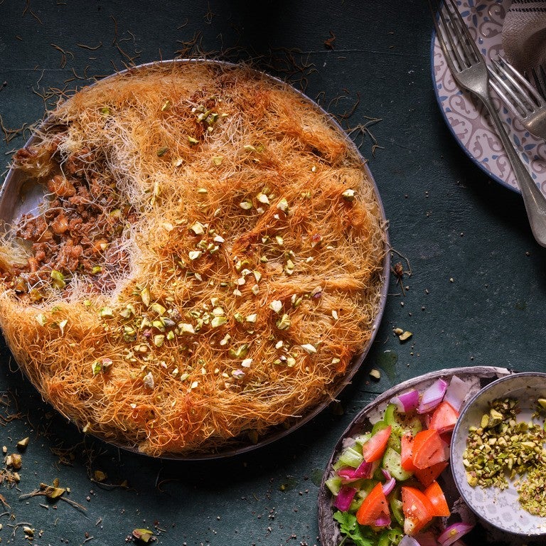 כנאפה מלוחה עם SENSATIONAL MINCE טחון צמחוני, פיצוחים וטחינה